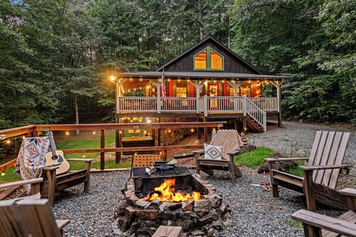 Secluded Cabin: Hot Tub & 10 Mi to Blue Ridge
