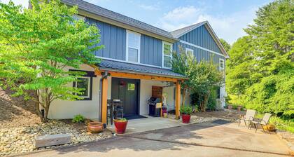 Walk to Downtown Weaverville: Quiet Apartment