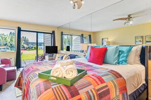 1 bedroom, iron/ironing board, WiFi, bed sheets - Waterfront Condo 5-Minute Walk to DT Bigfork (Bigfork)