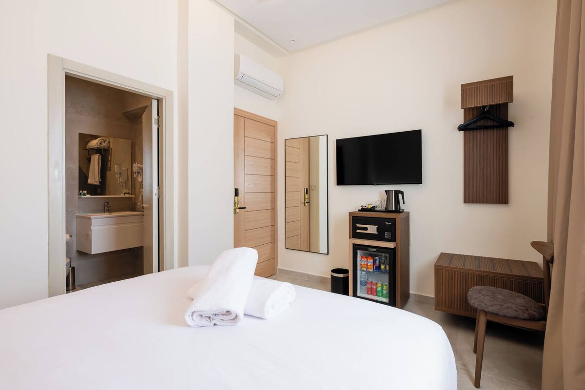 Iron/ironing board (on request), WiFi (free)