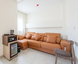 Junior Suite, Balcony | Living area | TV - Hotel El Toro (Tangier)