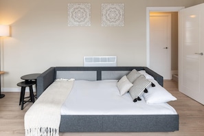 1 bedroom, desk, iron/ironing board, WiFi
