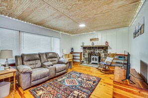 House (2 Bedrooms) | Interior