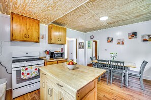 House (2 Bedrooms) | Interior