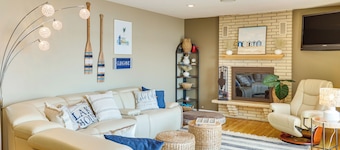 Lakeside Alexandria Retreat w/ Deck + Boat Dock!