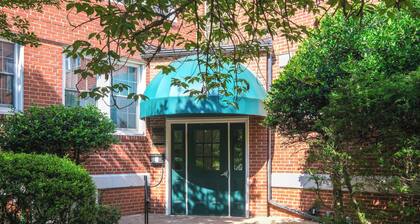 Convenient Arlington Condo ~ 4 Mi to National Mall