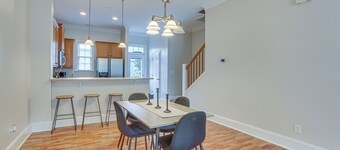 Greensboro Townhome w/ Fire Pit < 1 Mi to Downtown