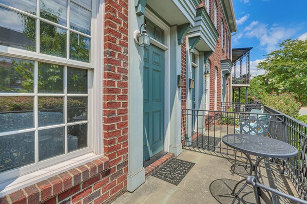 Apartment (2 Bedrooms) | Interior - Greensboro Townhome w/ Fire Pit < 1 Mi to Downtown (Greensboro)