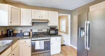 Manor Green: Cedar Home w/ Fire Pit, 3 Mi to Lake!