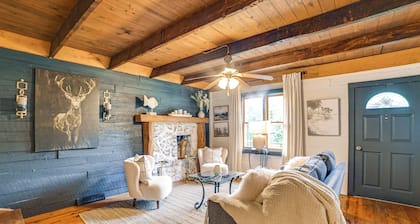 Lovely Gilbertsville Cabin w/ Patio, 4 Mi to Water