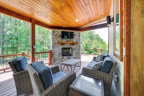 House (2 Bedrooms) | Interior - Luxe Broken Bow Home w/ Hot Tub & Fire Pit! (Broken Bow)