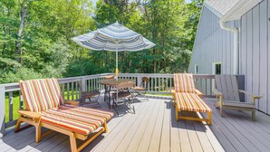 Property grounds - Kennebunk Getaway w/ Deck < 3 Mi to Beaches! (Kennebunk)