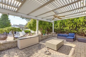 House (4 Bedrooms) | Interior - New Jersey Home w/ Private Office & Backyard Oasis (Brick)