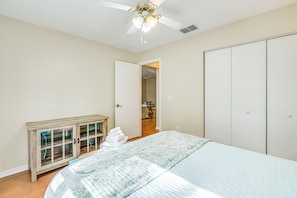 House (3 Bedrooms) | Interior - New Port Richey Home w/ Charcoal Grill Near Hiking (New Port Richey)