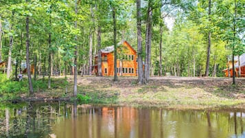 House (4 Bedrooms) | Exterior