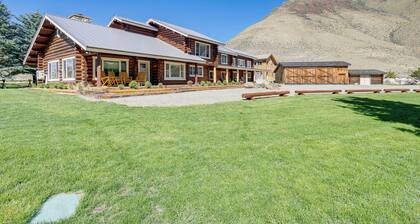 Remote Idaho Mountain Lodge w/ River Access!