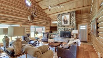 House (4 Bedrooms) | Interior