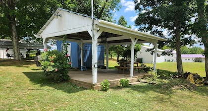 Hunters Haven a charming 3-br house in welcoming Piedmont Ohio with AC, Wi-Fi.