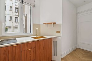 Fridge, stovetop, coffee/tea maker, cookware/dishes/utensils - Cosy studette - Invalides - 1pers (Paris)