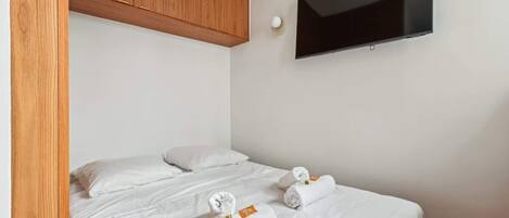 1 bedroom, WiFi, bed sheets