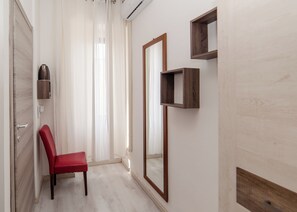 Chambre, non-fumeurs, salle de bains privée | 1 chambre, espace de travail pour ordinateur portable, Wi-Fi gratuit
