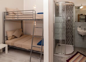 Room, Non Smoking, Private Bathroom | Laptop workspace, free WiFi, bed sheets - Carramba Che Room (Cagliari)