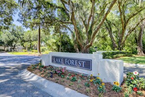 Property grounds - Sunset Rentals- 3338 Lake Forest (Hilton Head Island)