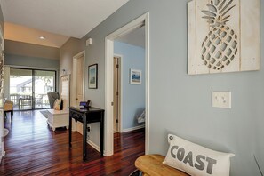 Interior - Sunset Rentals- 3338 Lake Forest (Hilton Head Island)