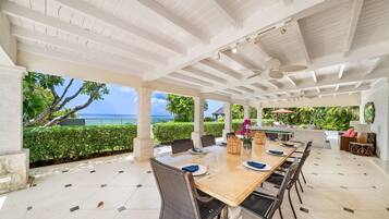Villa, 4 Bedrooms | Outdoor dining