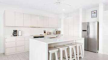 Villa, 3 Bedrooms | Private kitchen | Fridge, oven, coffee/tea maker, toaster