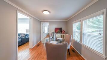 House, 2 Queen Beds, Patio, Garden View (Kennesaw Cottage) | Interior