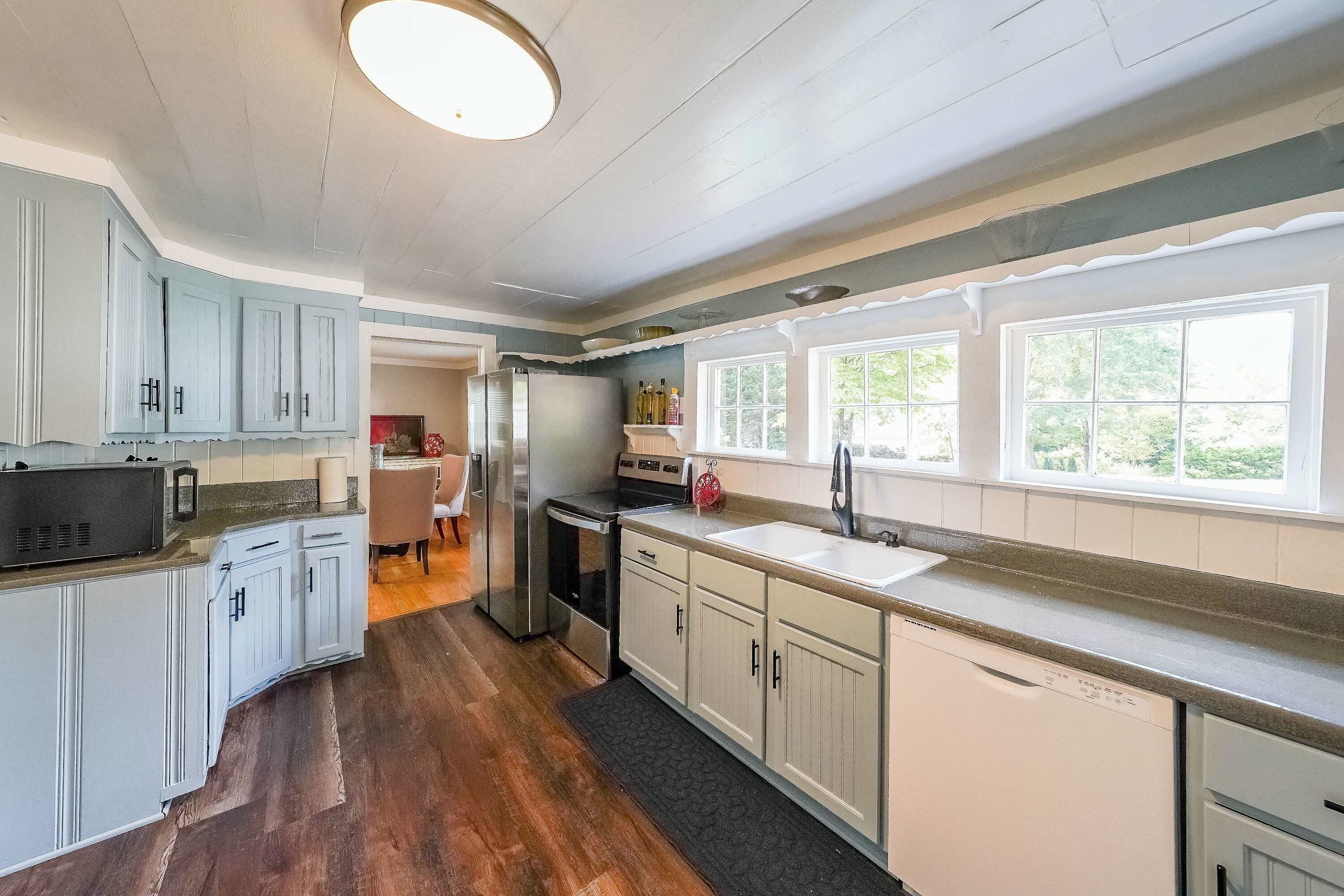 House, Multiple Beds, Fireplace, Garden View (Kennesaw Cottage) | Private kitchen | Fridge, microwave, coffee/tea maker, cookware/dishes/utensils