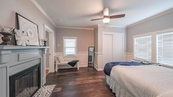House, Multiple Beds, Fireplace, Garden View (Kennesaw Cottage) | 2 bedrooms, individually decorated, individually furnished, desk