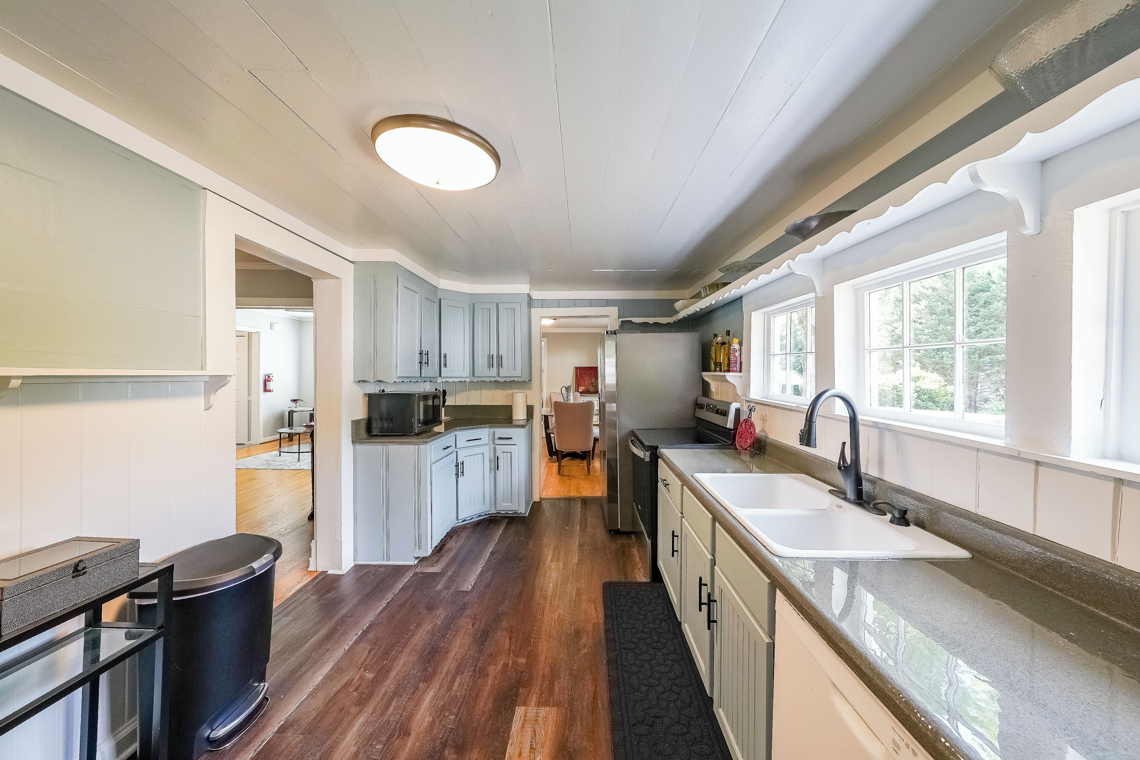 House, 2 Queen Beds, Patio, Garden View (Kennesaw Cottage) | Private kitchen | Fridge, microwave, oven, stovetop