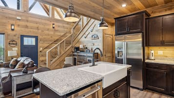 Cabin, 2 Bedrooms | Private kitchen