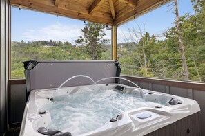キャビン 2 ベッドルーム | 屋外スパ浴槽