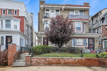 Elegant 5br Townhome In Prime Location 5 Bedroom Townhouse by Re