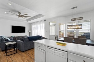 House, 4 Bedrooms | Living area