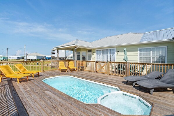 House, 4 Bedrooms | Pool - Sea View Cottage - 110 Ponce De Leon 3 Bedroom Home by RedAwning (Dauphin Island)