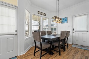 Dining - Sea View Cottage - 110 Ponce De Leon 3 Bedroom Home by RedAwning (Dauphin Island)