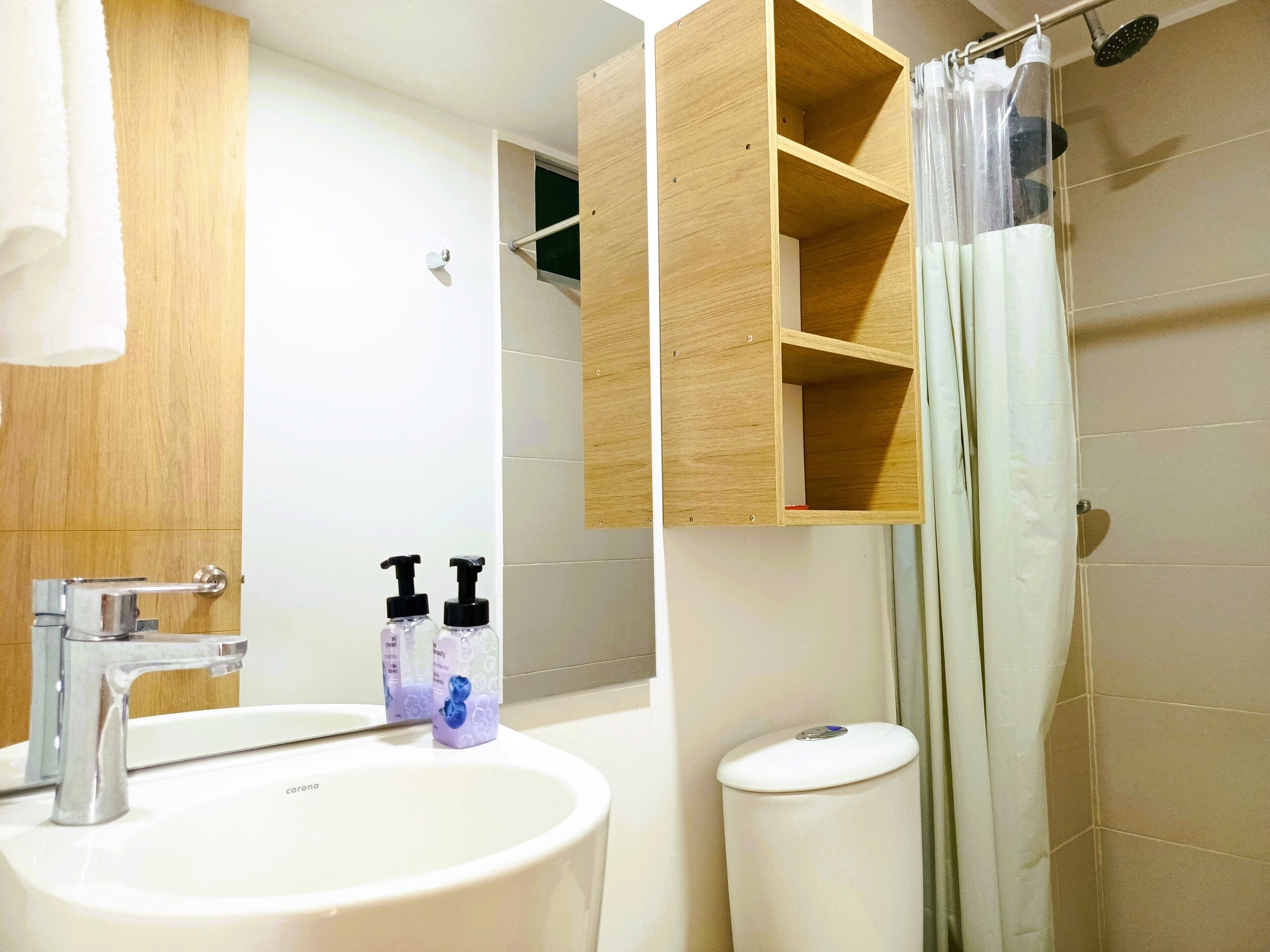 Dusche, Handtücher, Seife, Toilettenpapier