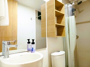 Dutxa, tovalloles, sabó i paper higiènic 