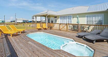 See View Haven: Pool, Close to Beach, Pet-Friendly