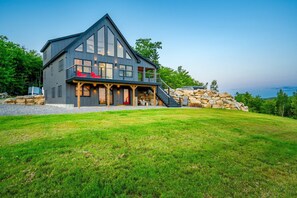 Exterior - The Best Mountain Views! You can't stop looking at them! (Hanover)
