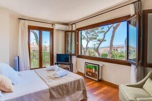 4 bedrooms, iron/ironing board, free WiFi, bed sheets - Vila Isabel,  Villa in Cala Estancia near Palma (Ca'n Pastilla)