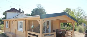 Outdoor dining - Chalet Cosy Edenna (Villefranche-sur-Cher)