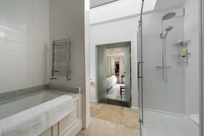 Shower, jetted tub, towels