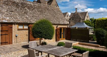 Dog friendly, two bedroom holiday cottage in heart of Cotswolds