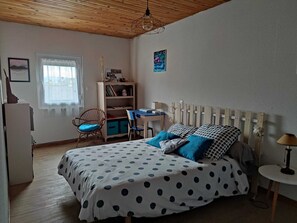 2 chambres, fer et planche à repasser, draps fournis