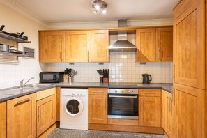 2 bedrooms, iron/ironing board - Host Stay St Andrews Court (Durham)